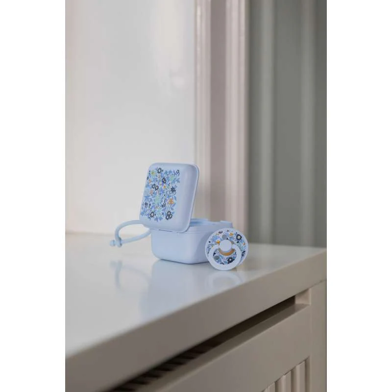BIBS Accessories Pacifier Box - Sutteboks - Liberty - Chamomille Lawn/Baby Blue - Image 3