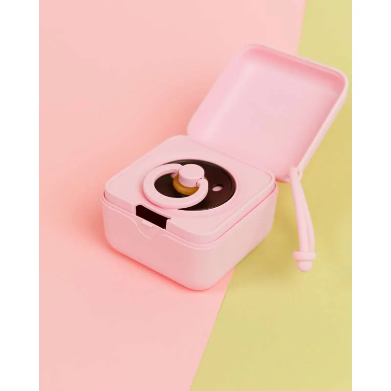 BIBS Accessories Pacifier Box - Sutteboks m. Plads til 3 Sutter - Baby Pink - Image 4