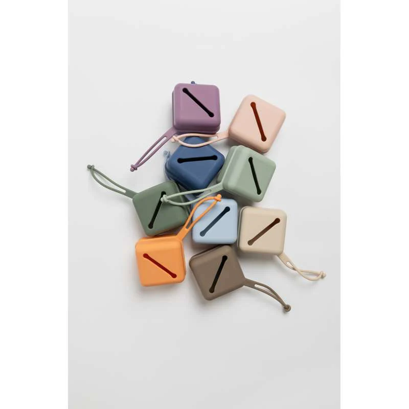 BIBS Accessories Pacifier Case - Silikone - Sutteboks m. Plads til 3 Sutter - Sage - Image 2