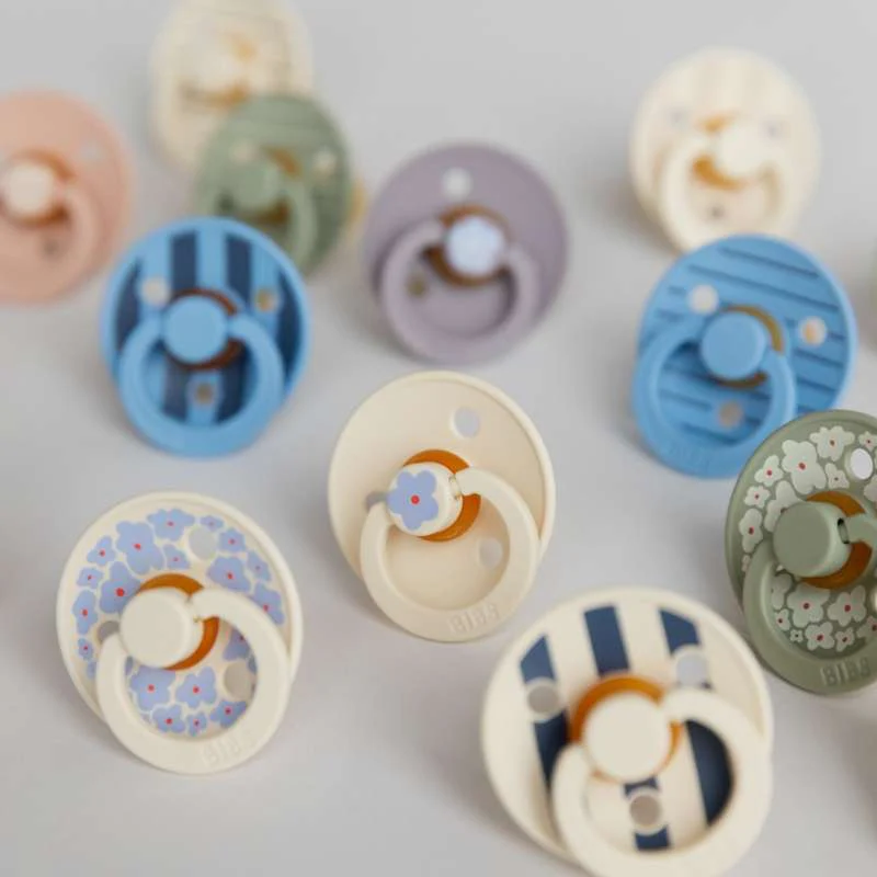 Bibs Round Colour Pacifier - sz. 2 - natural rubber - Studio - Pin - Sage  - Image 2