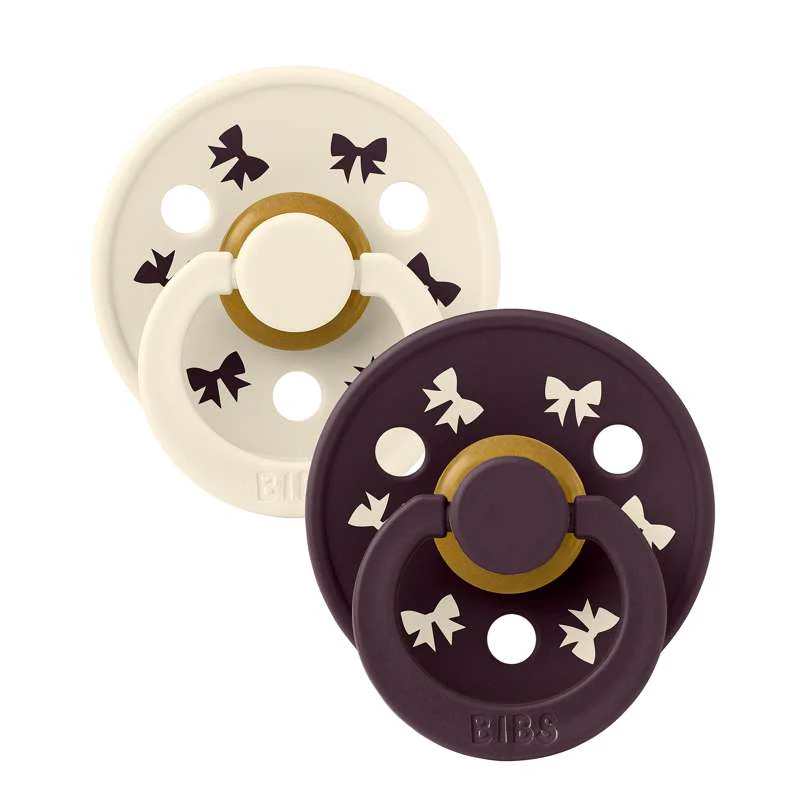 BIBS Rund Colour Sut - 2-Pak - Str. 1 - Naturgummi - Holiday Bow - Ivory/Plum - Image 4