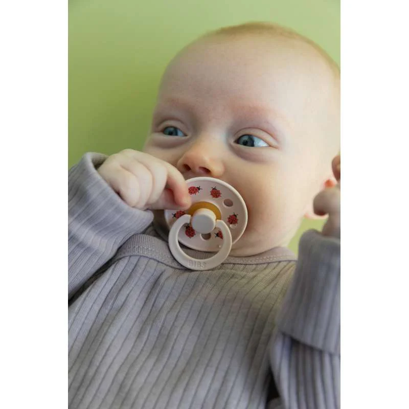 BIBS Rund Colour Sut - Str. 3 - Naturgummi - Studio - Ladybug - Sand - Image 2
