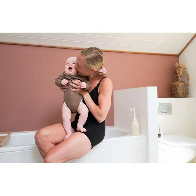 Carriwell Rinse bottle for after childbirth  - Image 6
