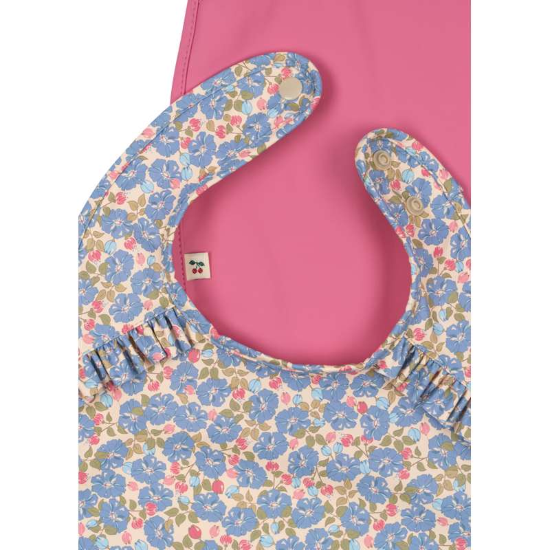 Konges Sløjd Bib apron with ruffles - 2-pack - Fleur Rosier/Chateau Rose  - Image 2